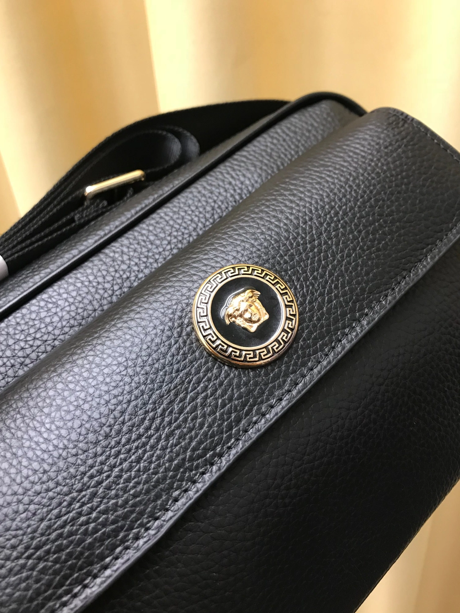 Versace AAA Man Messenger Bags ModernLook 4313