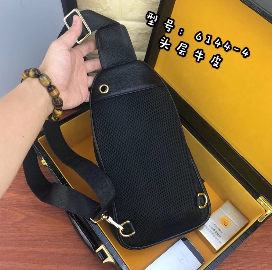 Versace AAA Man Messenger Bags NewStyle 2374
