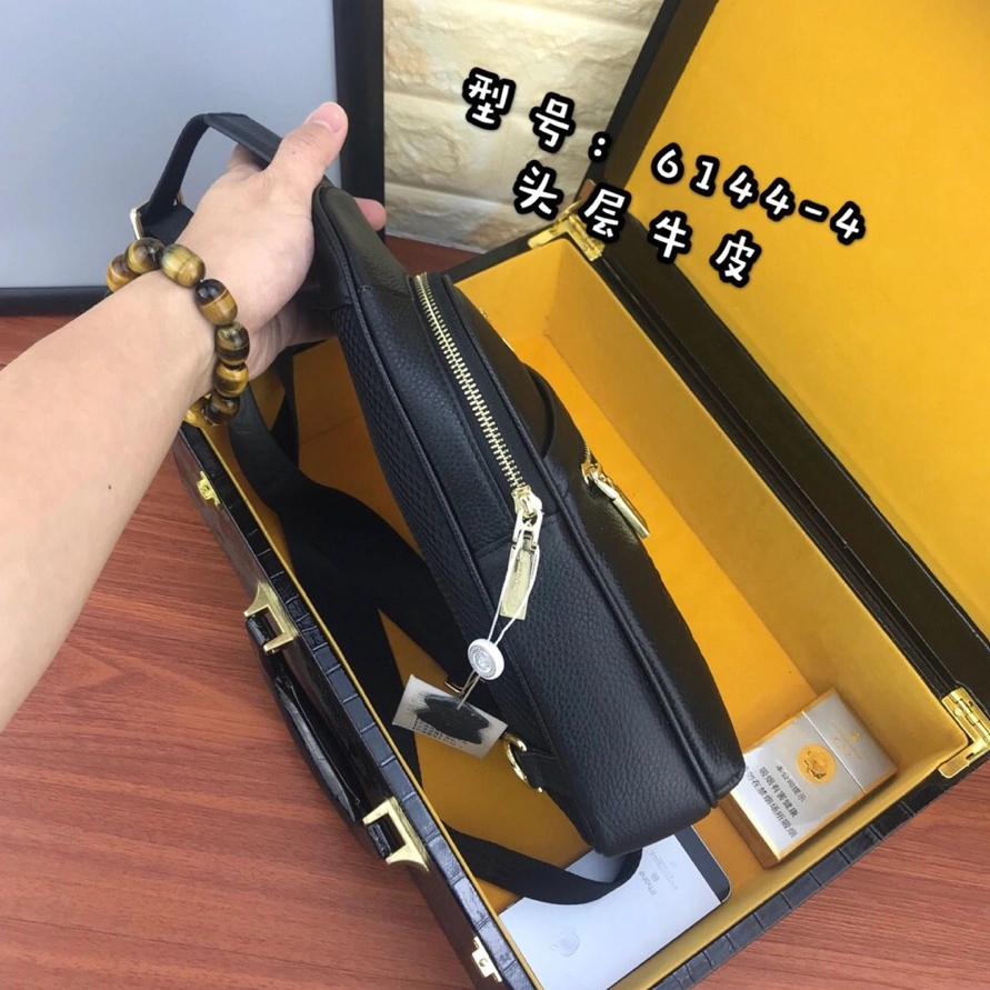 Versace AAA Man Messenger Bags NewStyle 2374