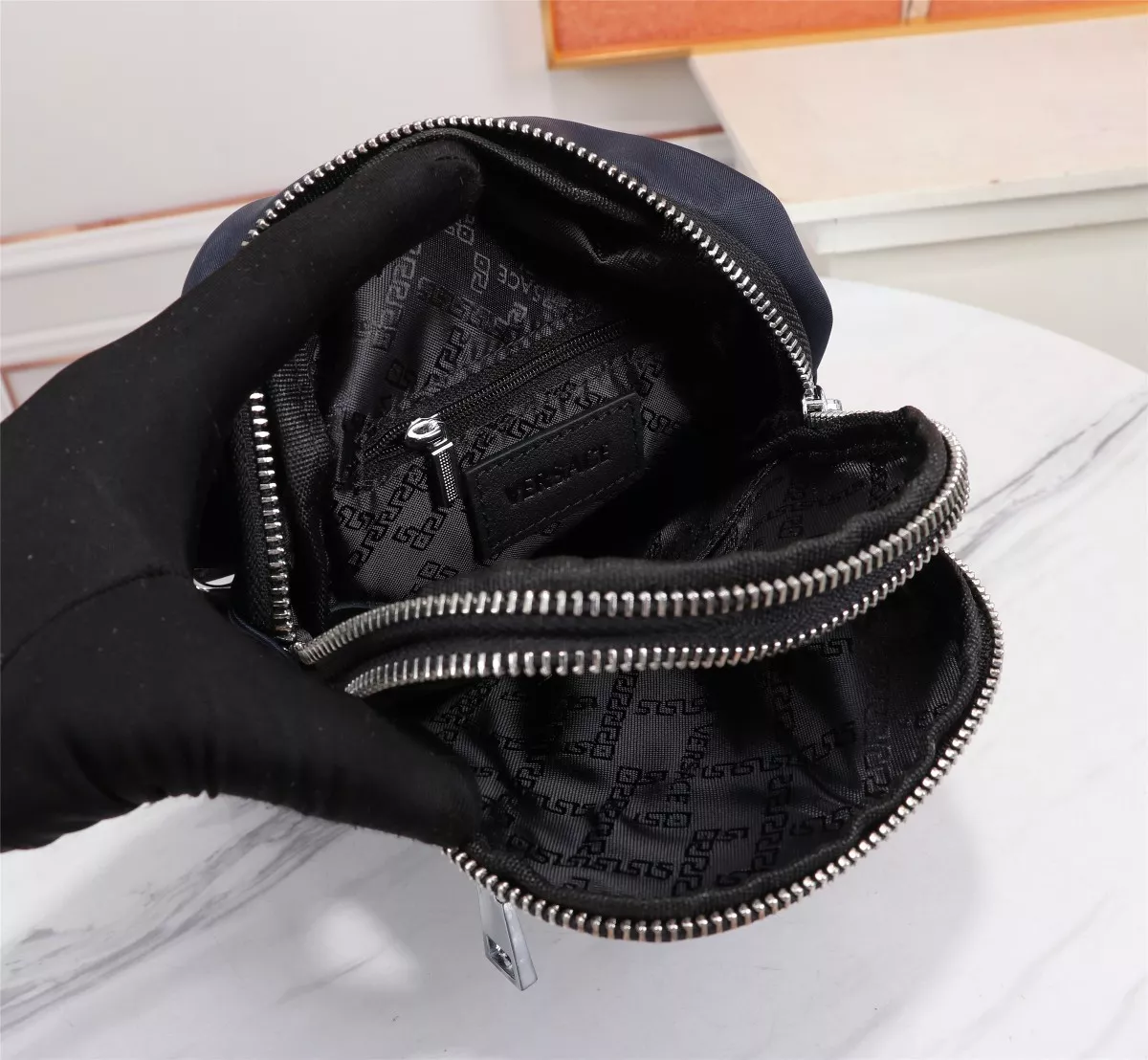 Versace AAA Man Messenger Bags Practical 6937