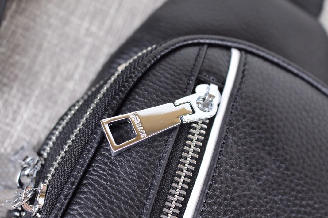 Versace AAA Man Messenger Bags Refined 7581
