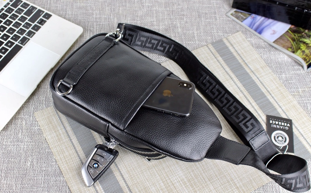Versace AAA Man Messenger Bags Refined 7581