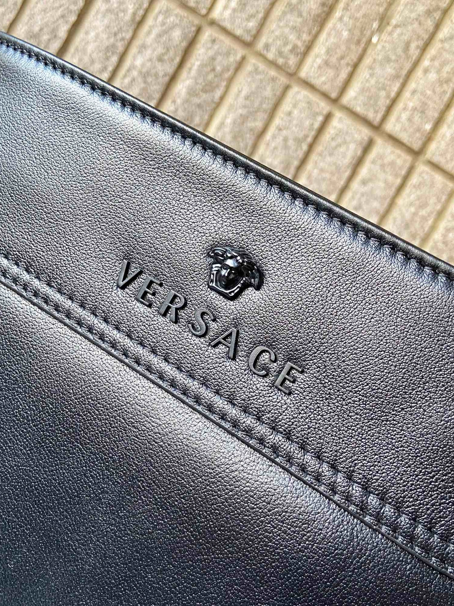 Versace AAA Man Messenger Bags Resilient 5849