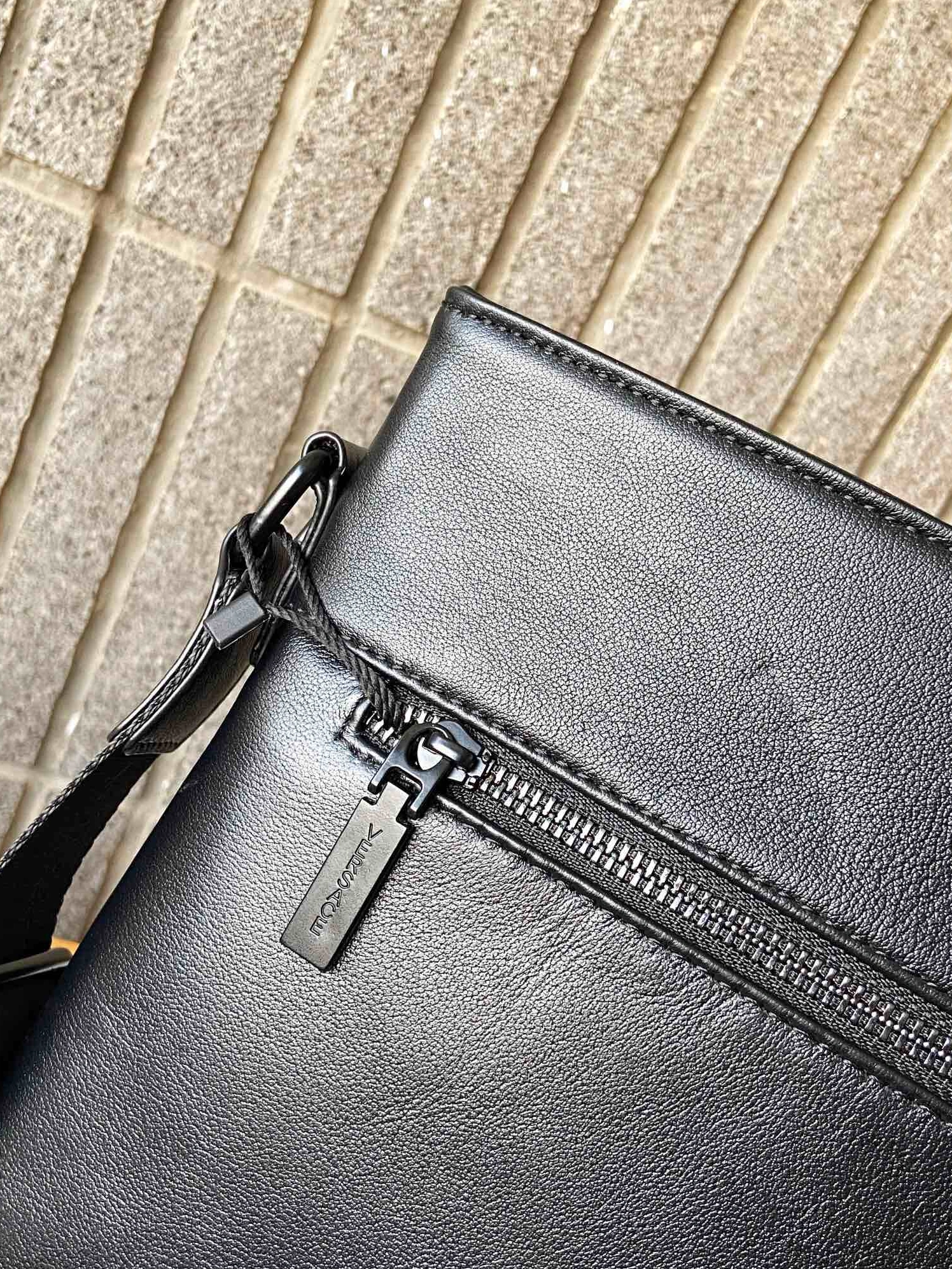 Versace AAA Man Messenger Bags Resilient 5849