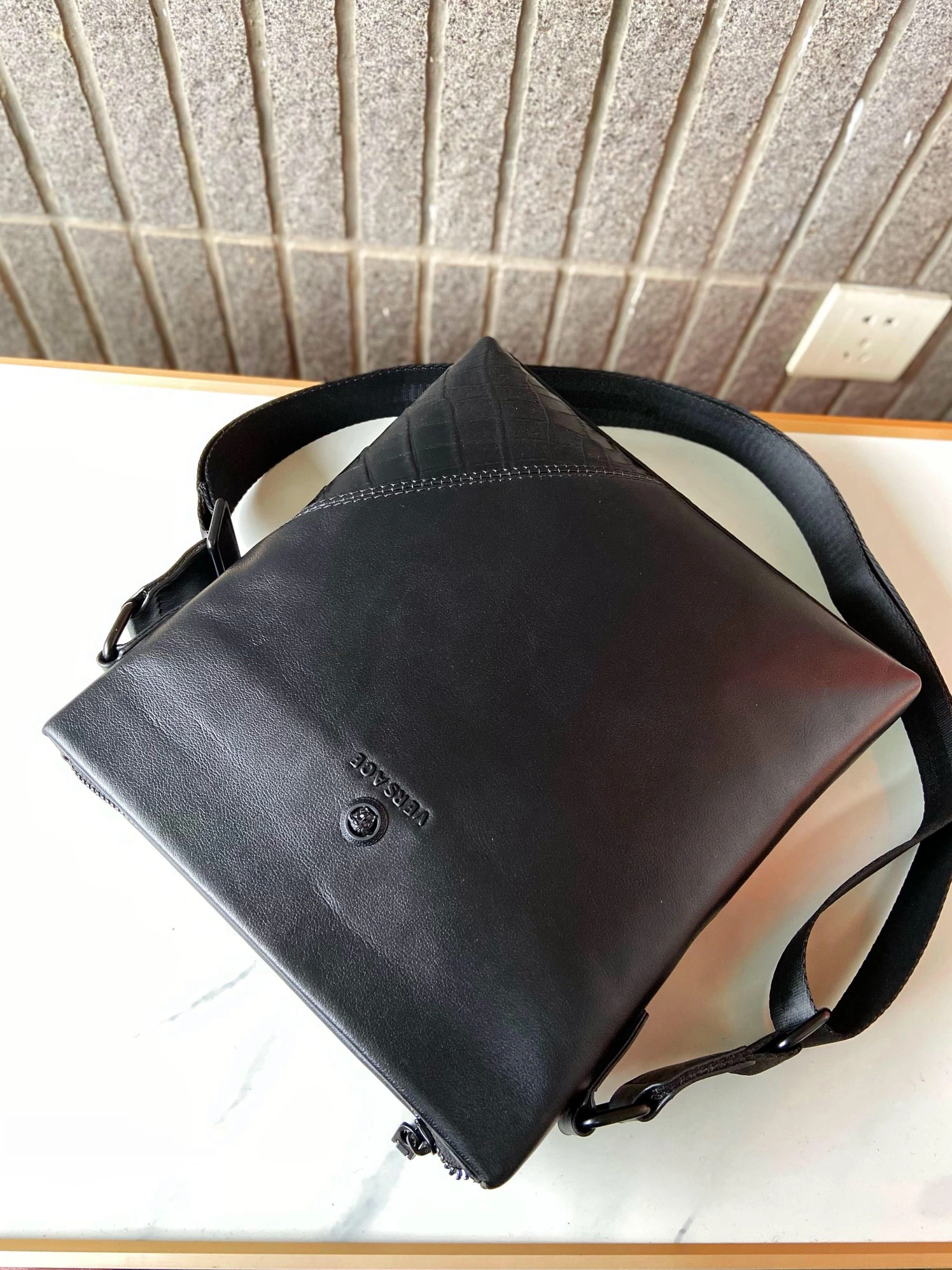 Versace AAA Man Messenger Bags Trendy 9799