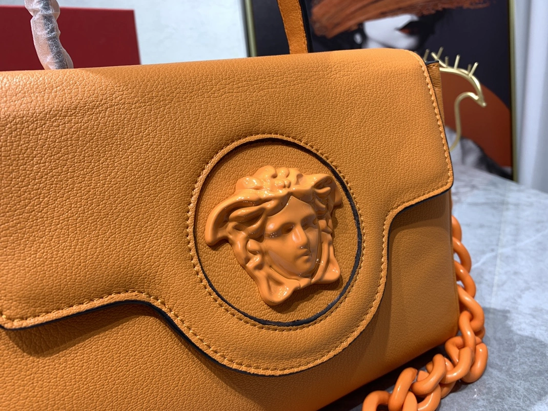 Versace AAA Quality Handbags For Women Affordable 5662