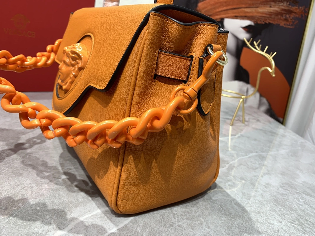 Versace AAA Quality Handbags For Women Affordable 5662