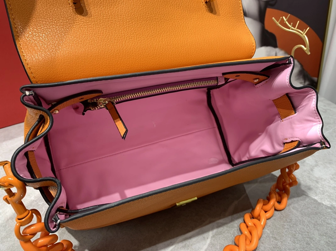 Versace AAA Quality Handbags For Women Affordable 5662