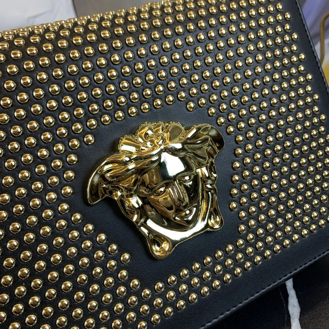 Versace AAA Quality Messenger Bags For Women Durable 7812