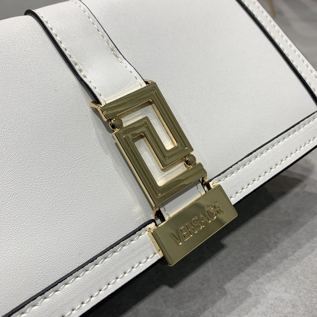 Versace AAA Quality Messenger Bags For Women Flexible 6542