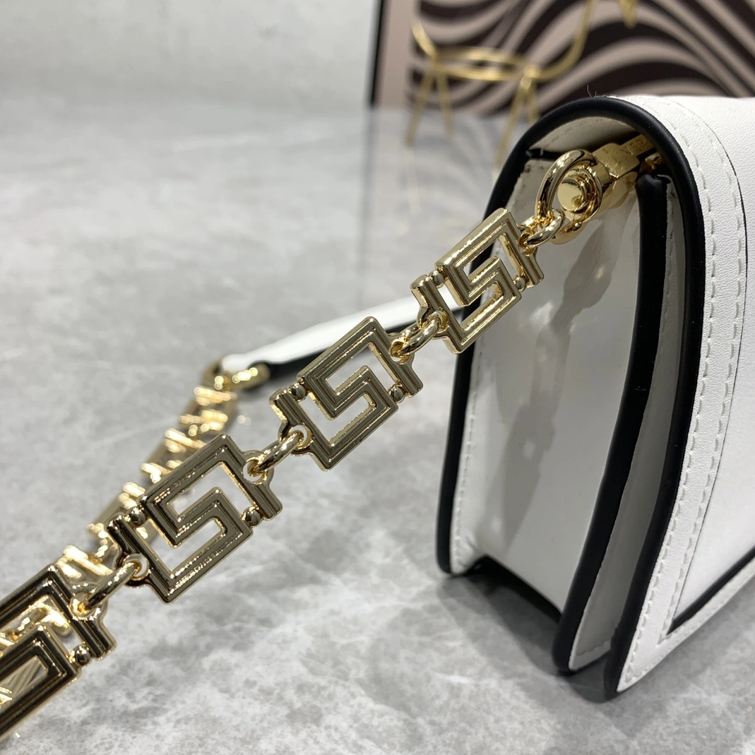 Versace AAA Quality Messenger Bags For Women Flexible 6542