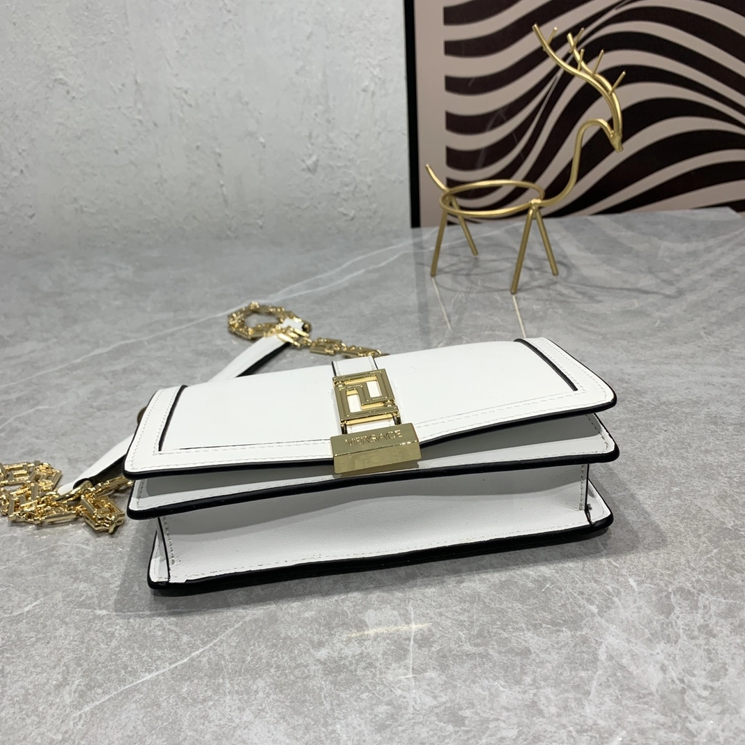 Versace AAA Quality Messenger Bags For Women Flexible 6542
