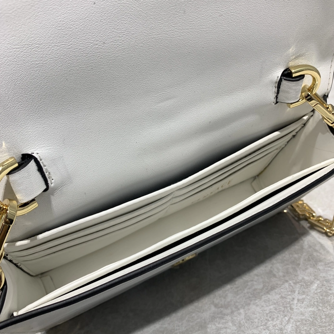 Versace AAA Quality Messenger Bags For Women Flexible 6542
