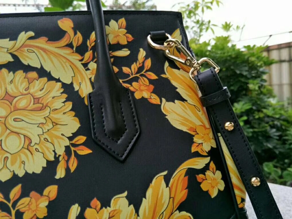 Versace AAA Quality Messenger Bags Vibrant 2674