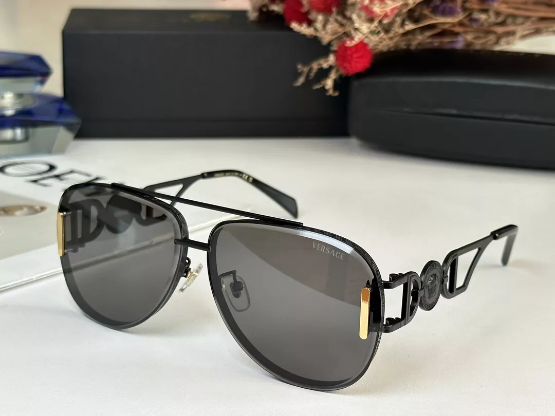 Versace AAA Quality Sunglasses Durable 8063