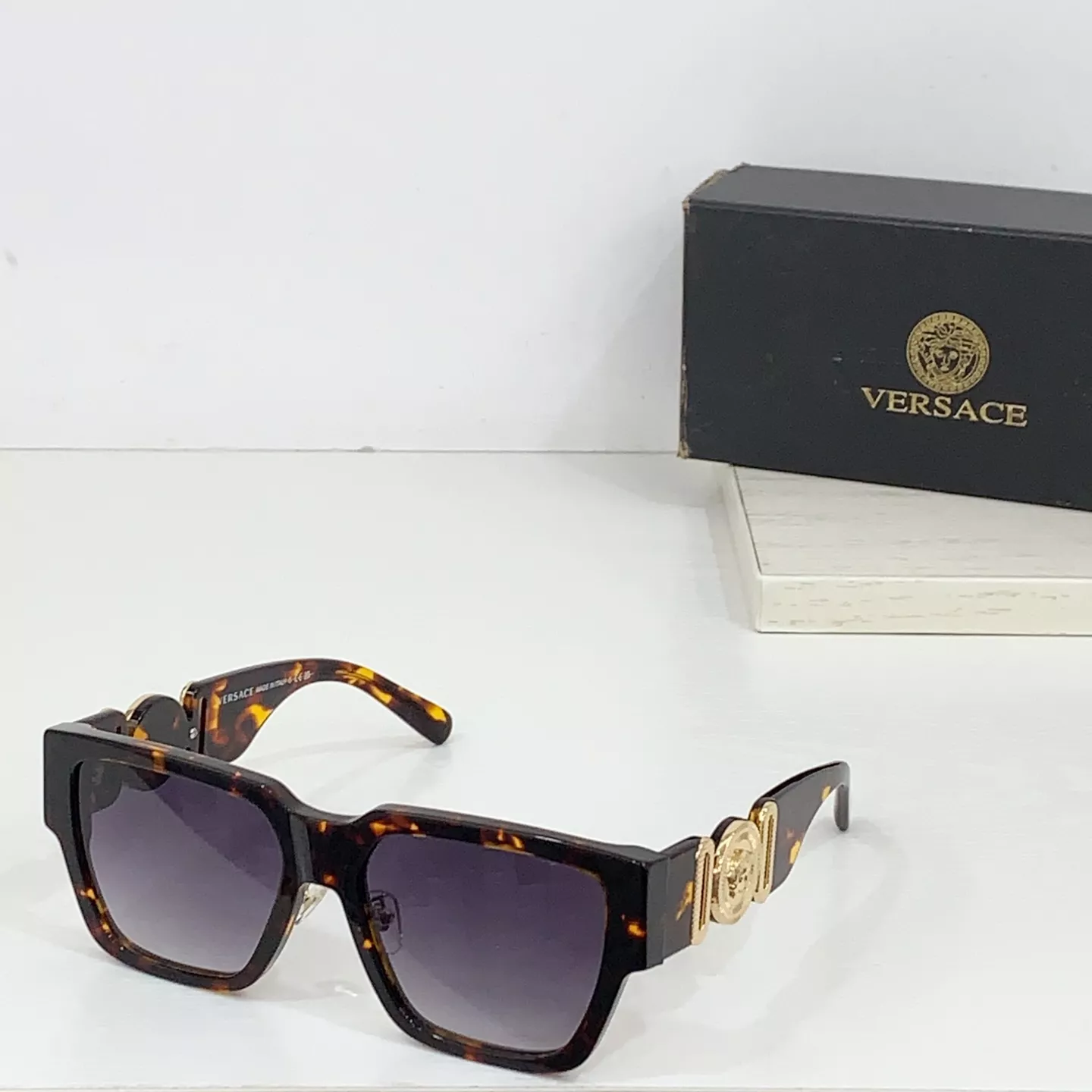 Versace AAA Quality Sunglasses Elegant 7459
