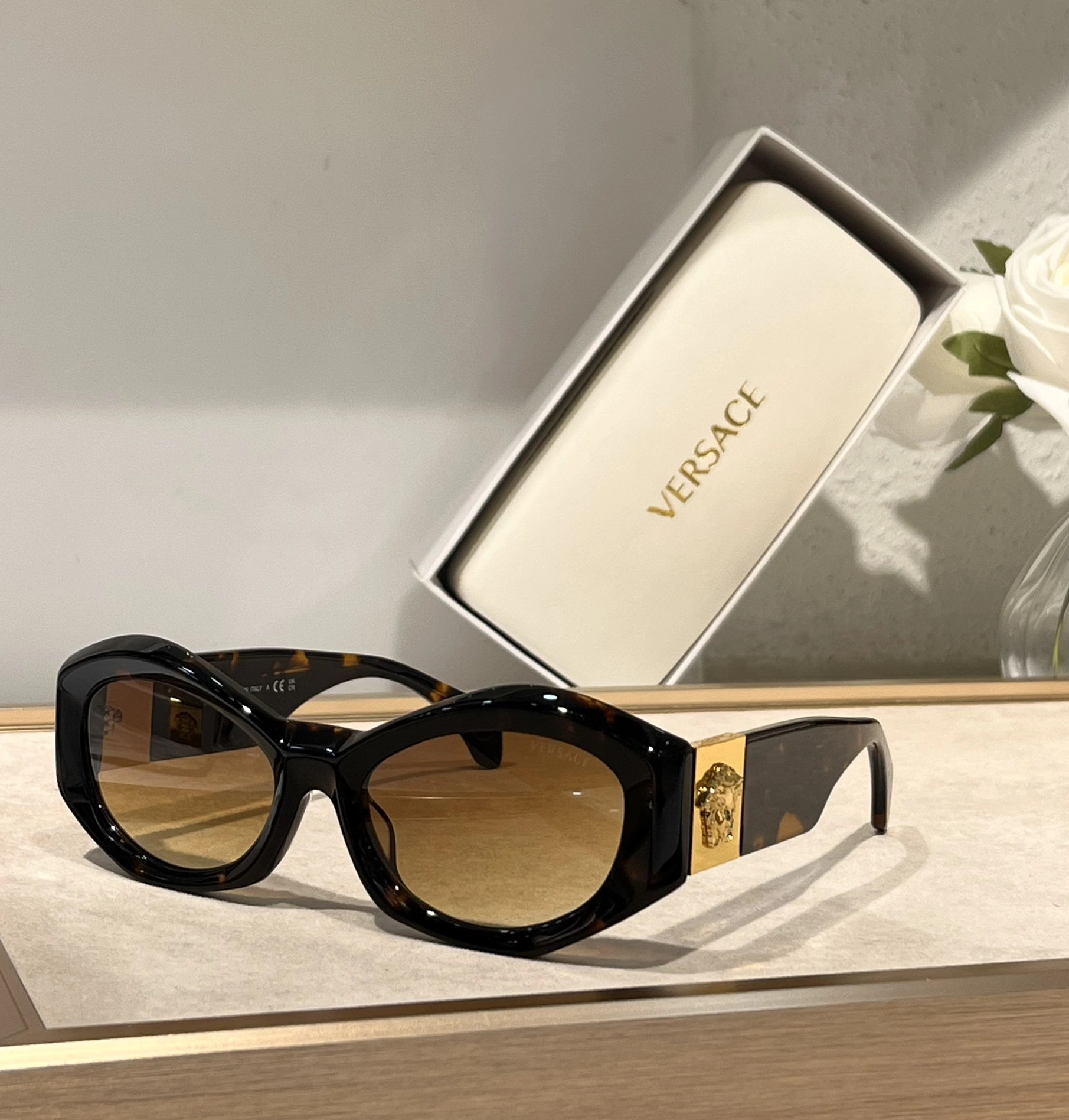Versace AAA Quality Sunglasses Minimalist 712