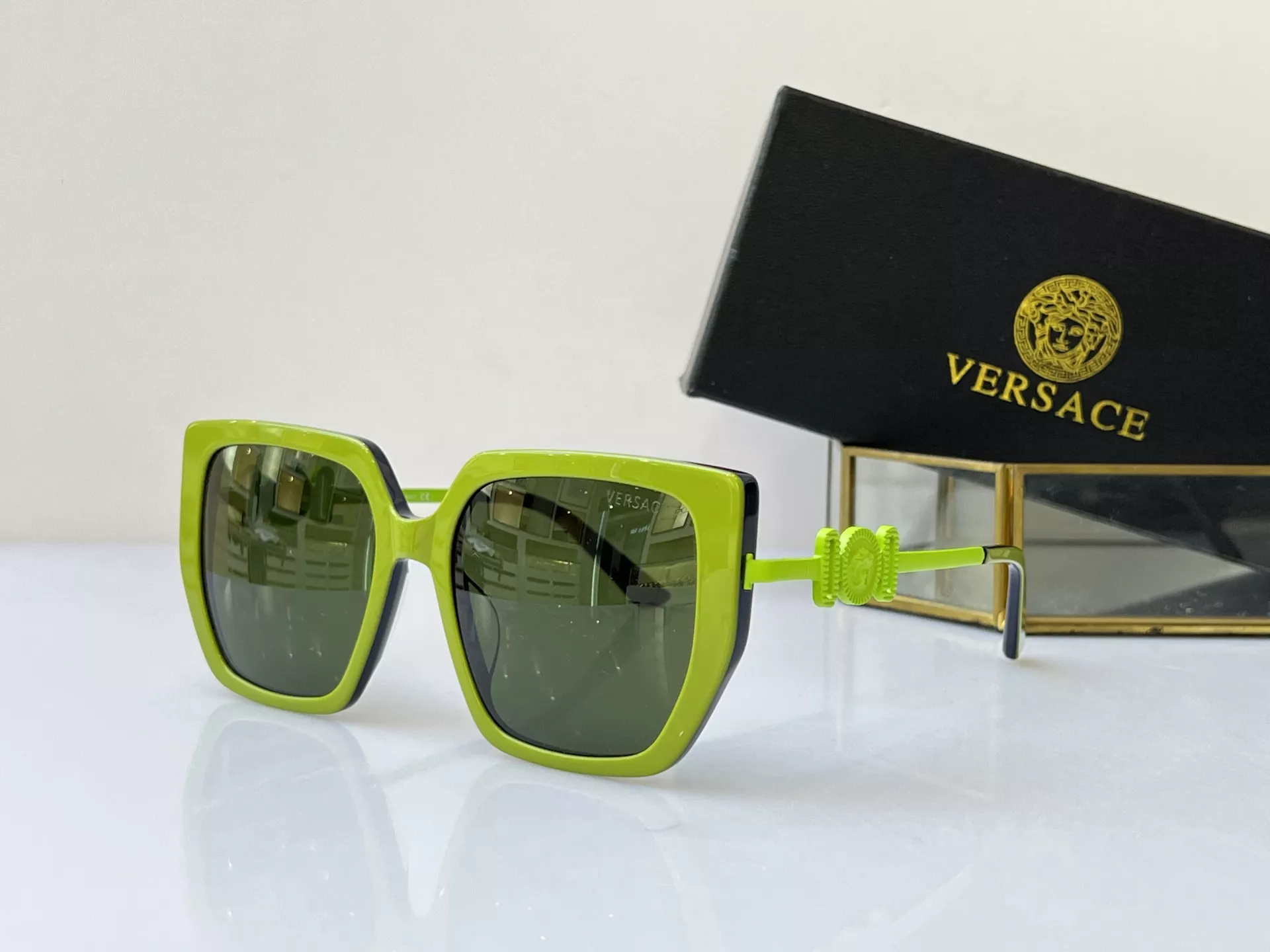 Versace AAA Quality Sunglasses Sleek 4833