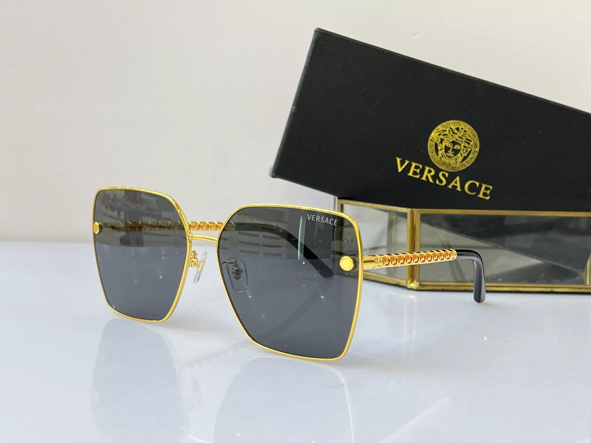 Versace AAA Quality Sunglasses WellDesigned 7666