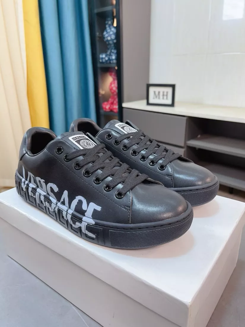 Versace Casual Shoes For Men UrbanStyle 187