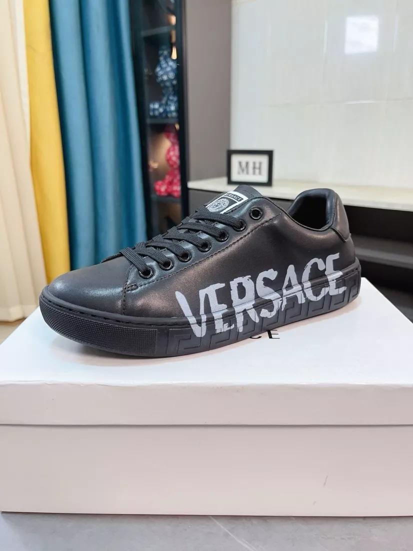 Versace Casual Shoes For Men UrbanStyle 187