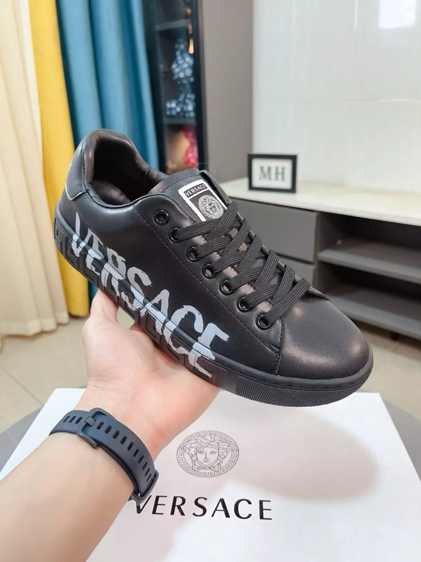 Versace Casual Shoes For Men UrbanStyle 187