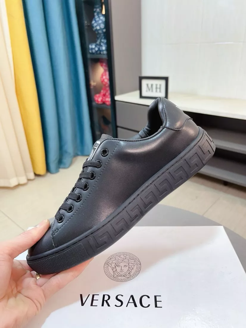 Versace Casual Shoes For Men UrbanStyle 187