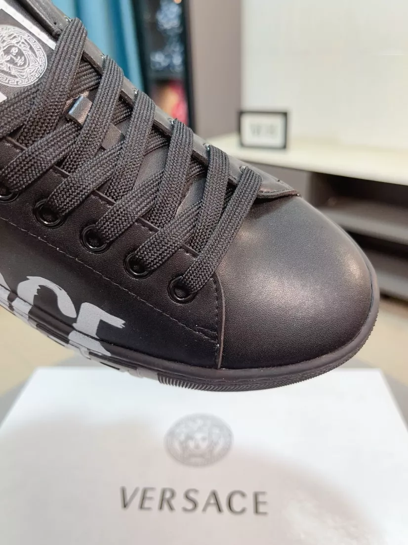 Versace Casual Shoes For Men UrbanStyle 187