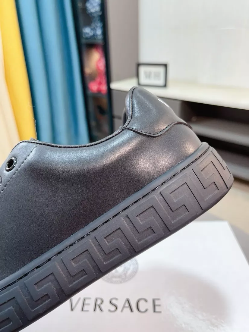 Versace Casual Shoes For Men UrbanStyle 187