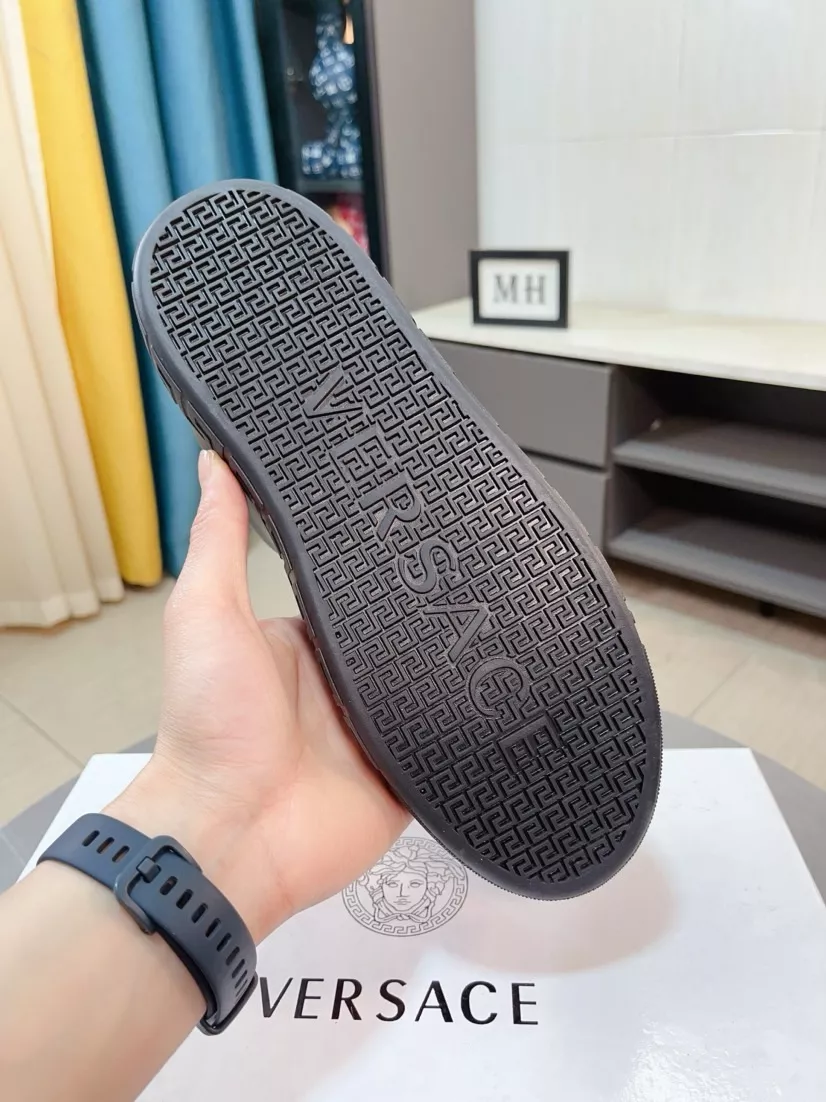 Versace Casual Shoes For Men UrbanStyle 187