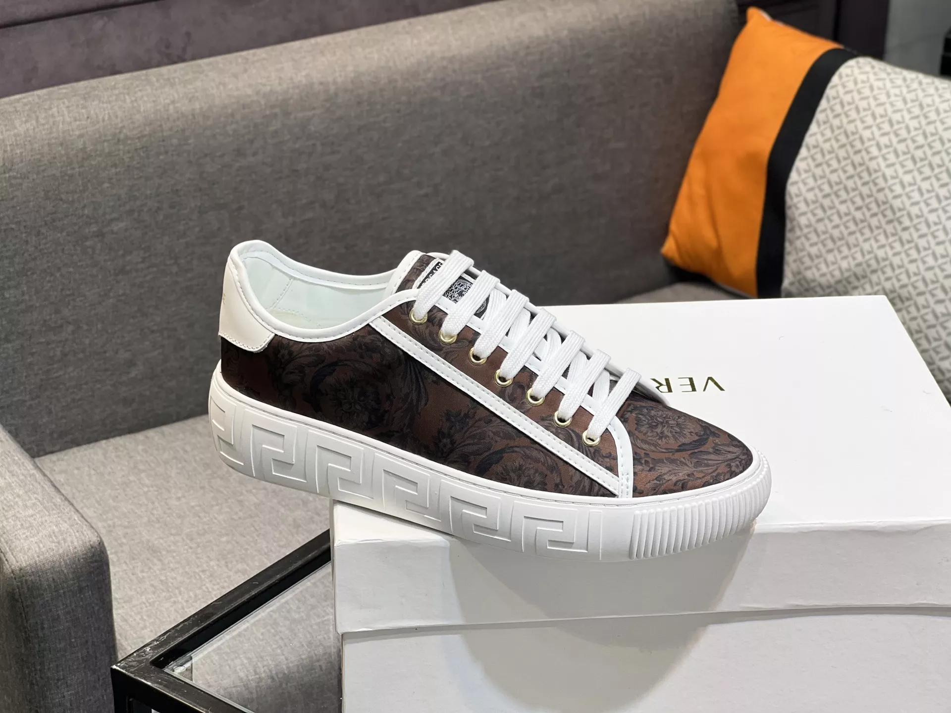 Versace Casual Shoes For Men Versatile 183