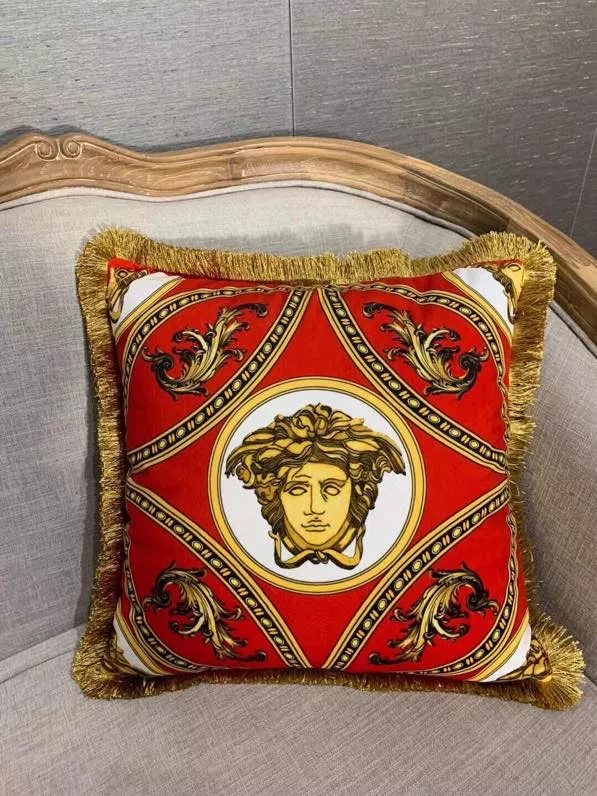 Versace Cushion Refined 7501