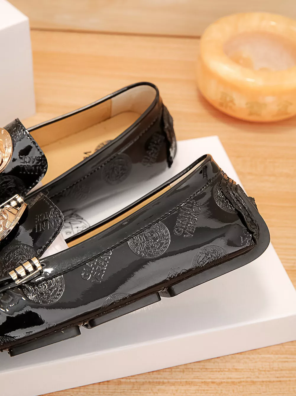Versace Leather Shoes For Men Trendsetting 4853