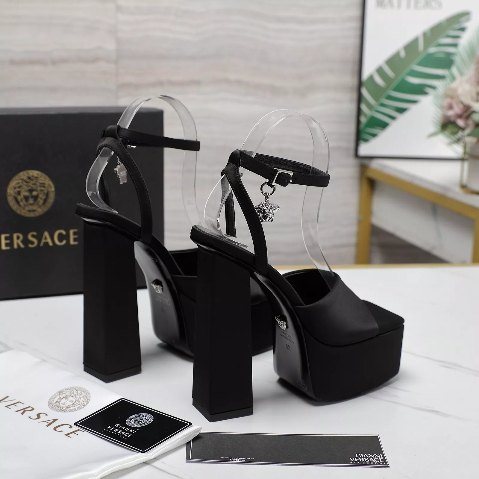 Versace Sandal For Women ModernLook 8349
