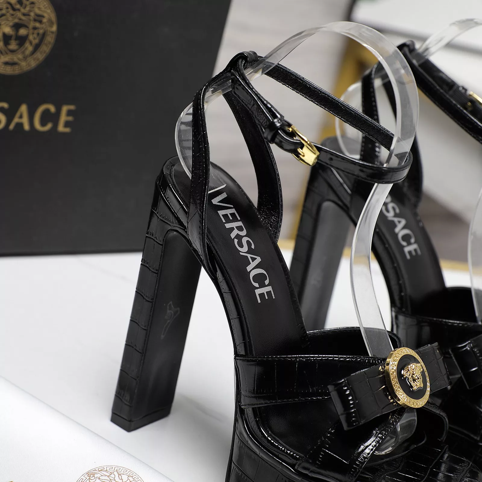 Versace Sandal For Women Unique 3977