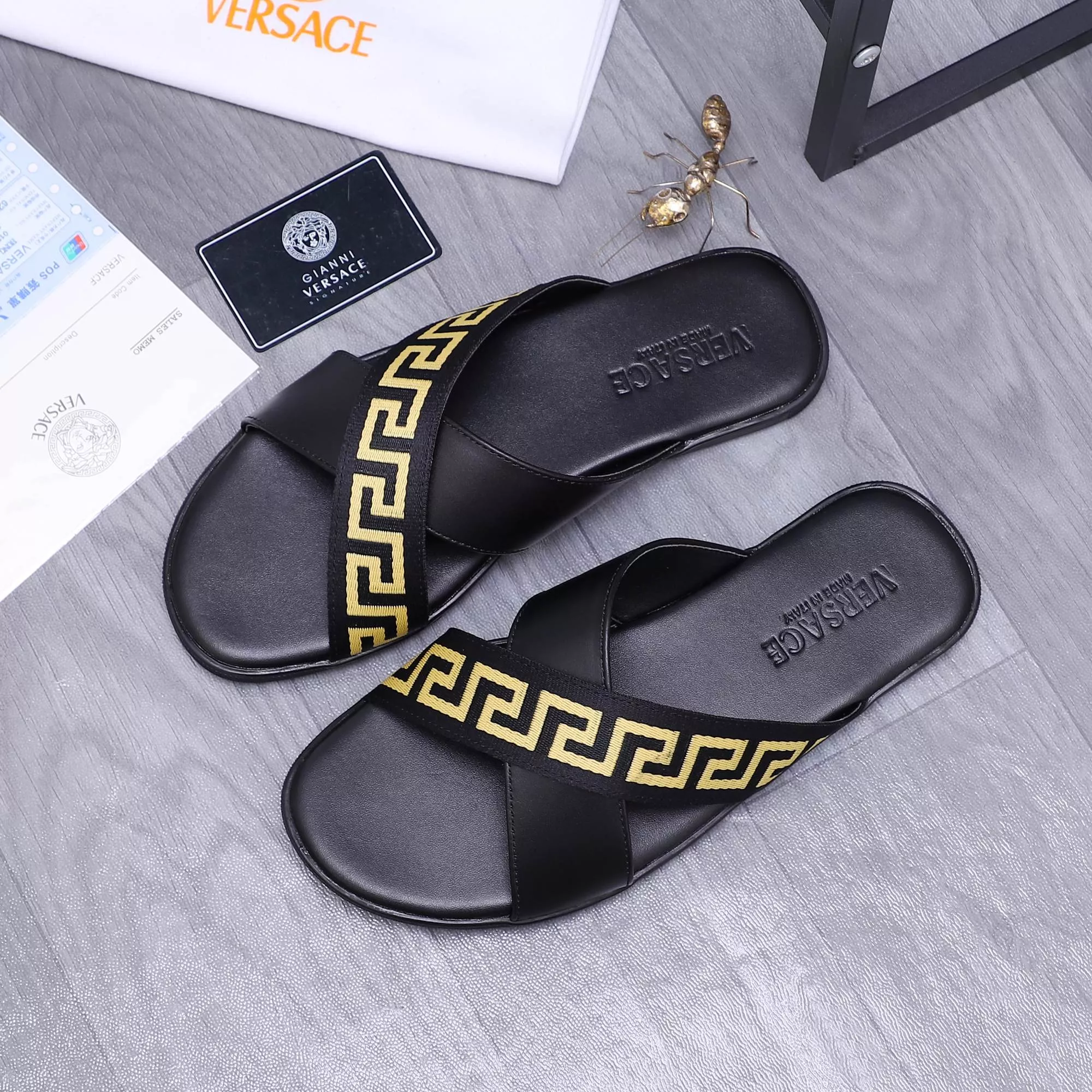 Versace Slippers For Men EyeCatching 1902