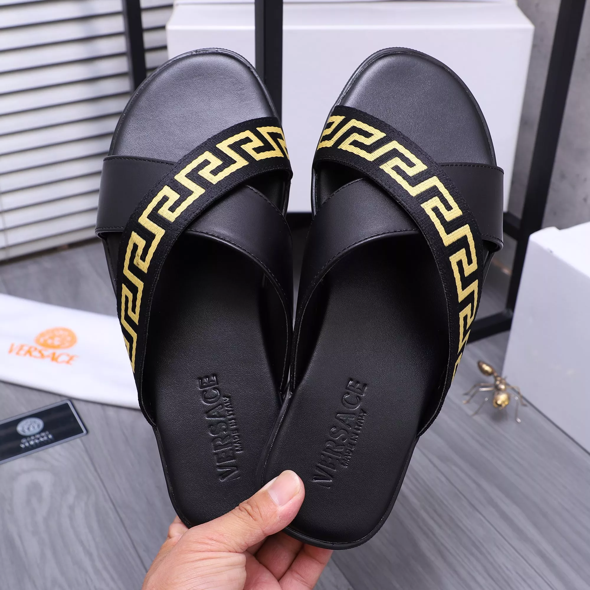 Versace Slippers For Men EyeCatching 1902