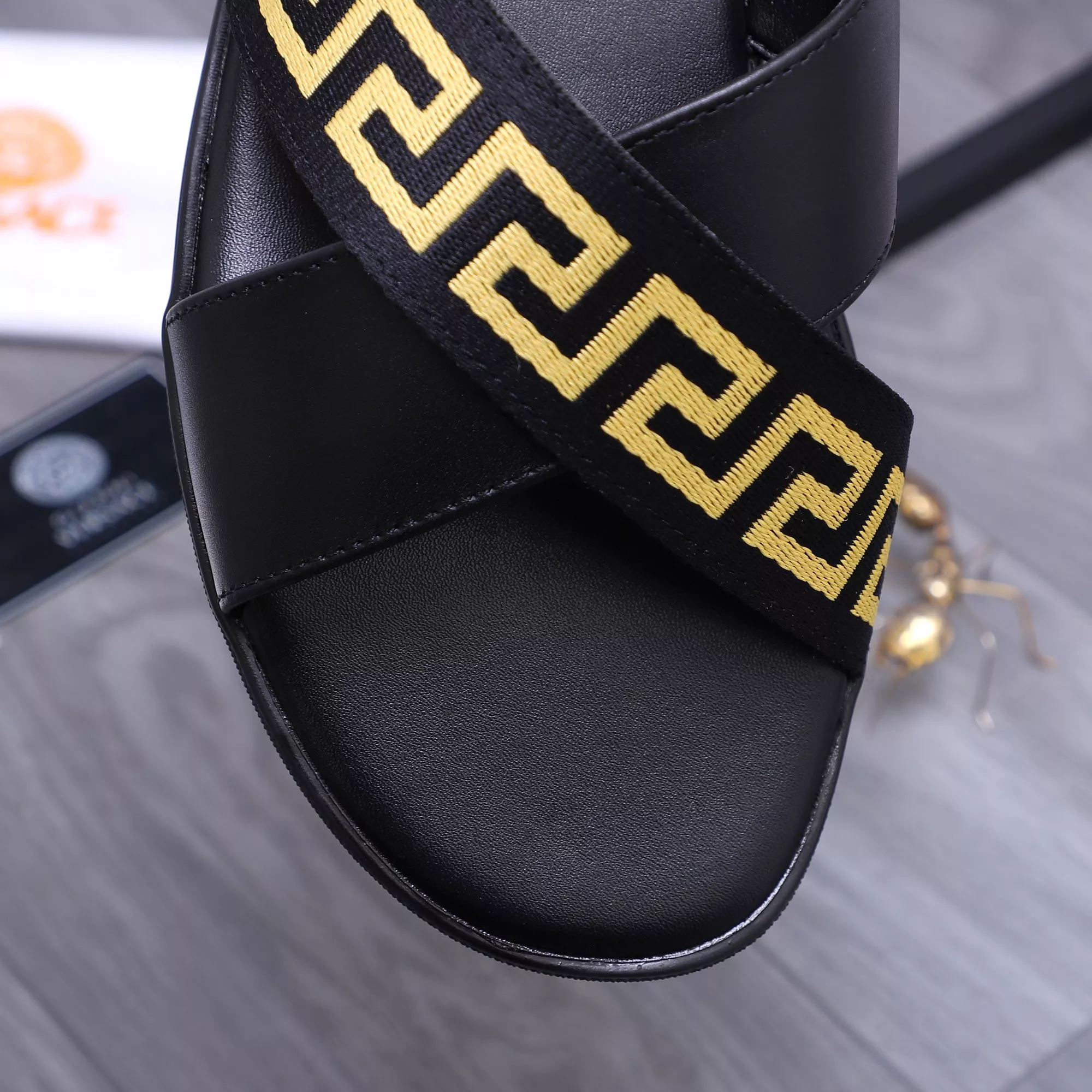 Versace Slippers For Men EyeCatching 1902