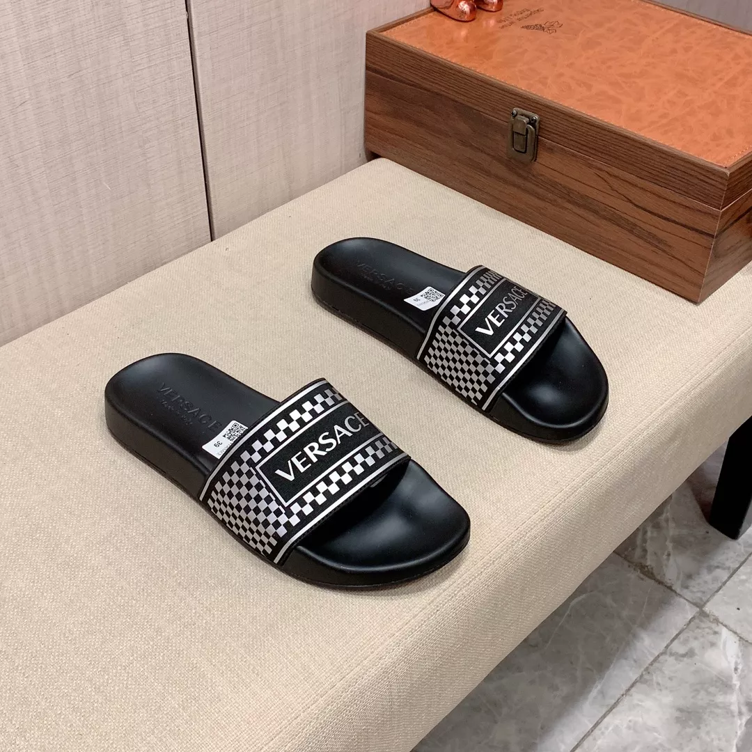 Versace Slippers For Men Fashionable 5376
