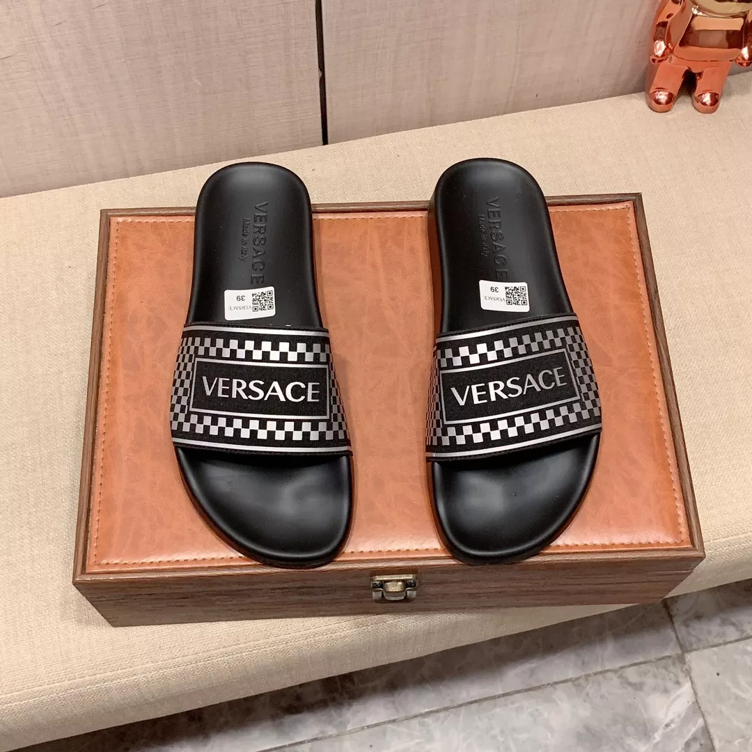 Versace Slippers For Men Fashionable 5376