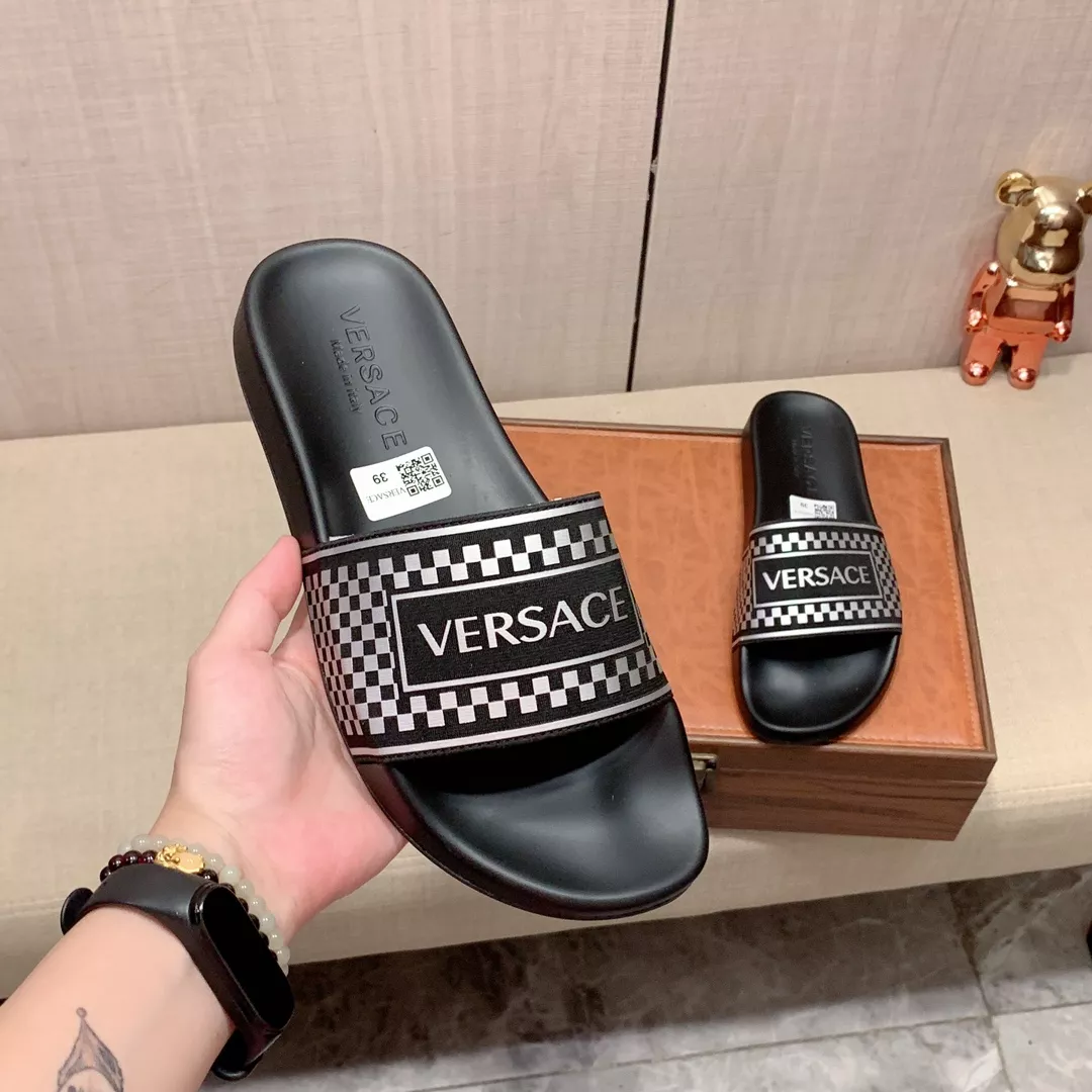 Versace Slippers For Men Fashionable 5376