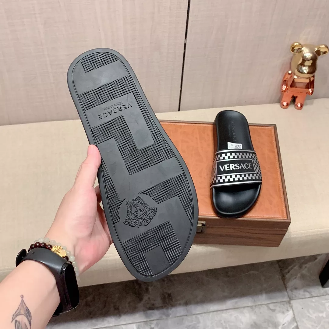Versace Slippers For Men Fashionable 5376
