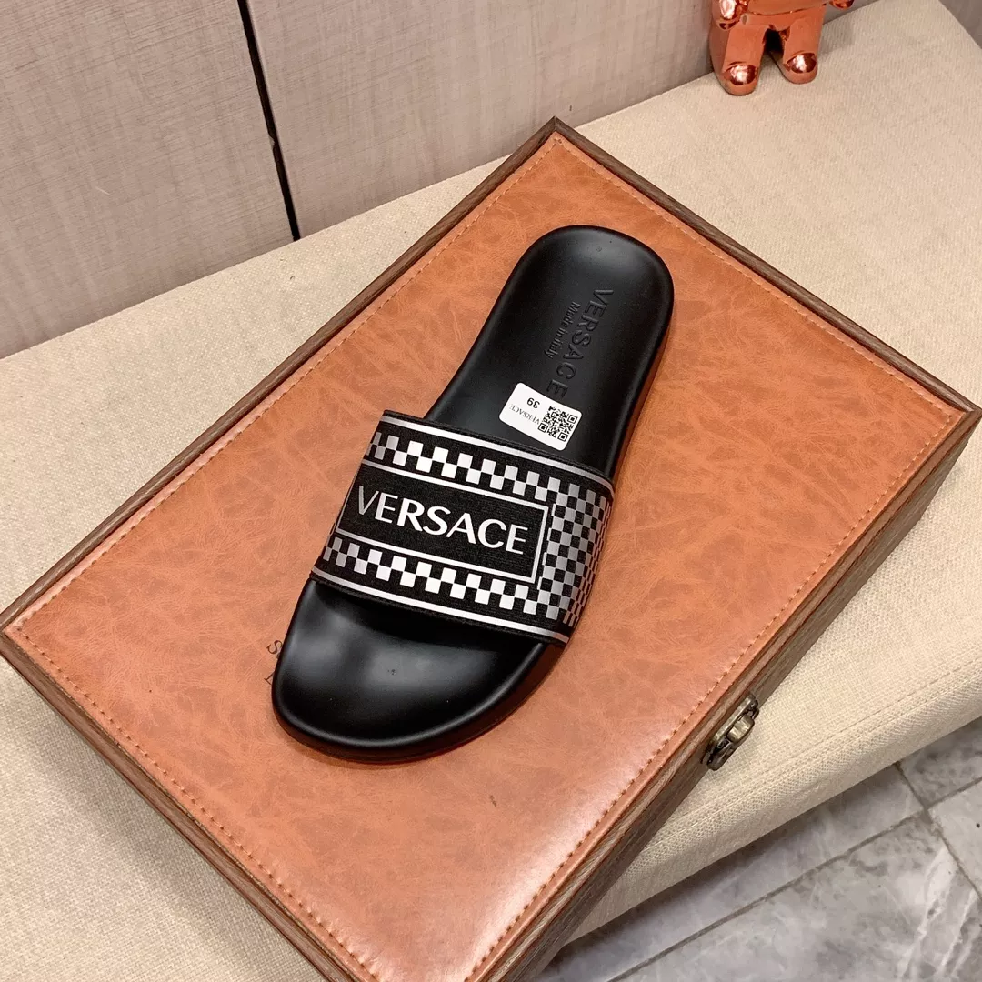 Versace Slippers For Men Fashionable 5376