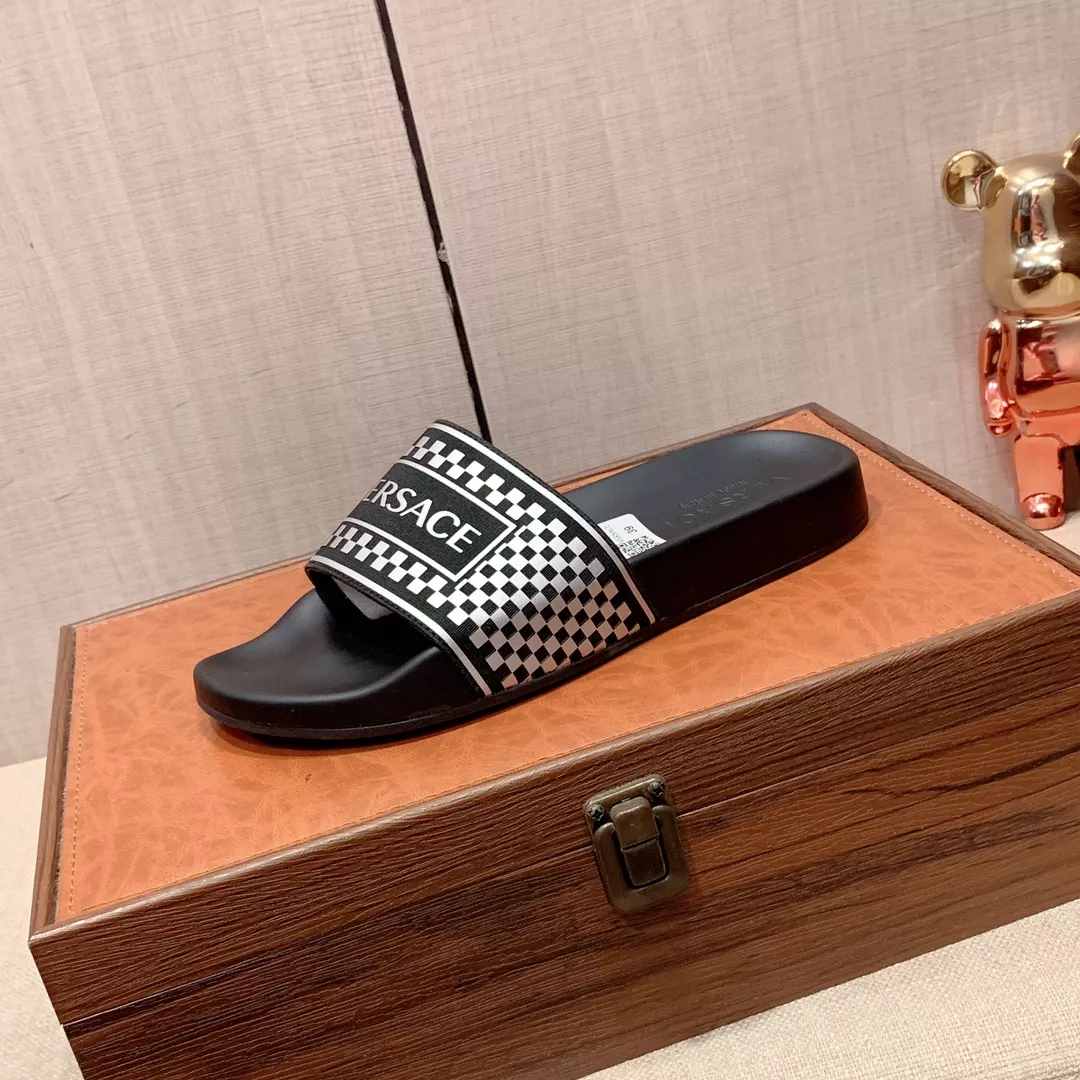 Versace Slippers For Men Fashionable 5376