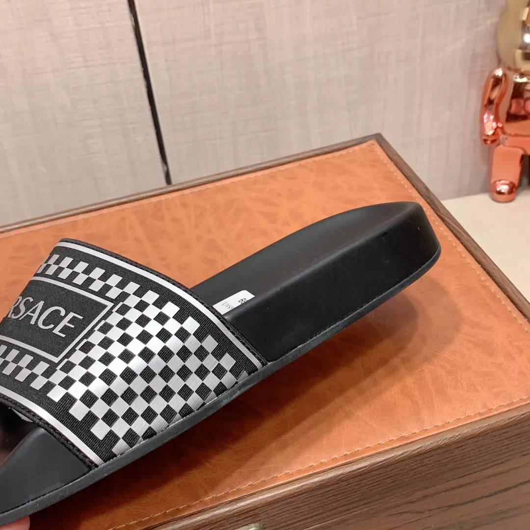 Versace Slippers For Men Fashionable 5376