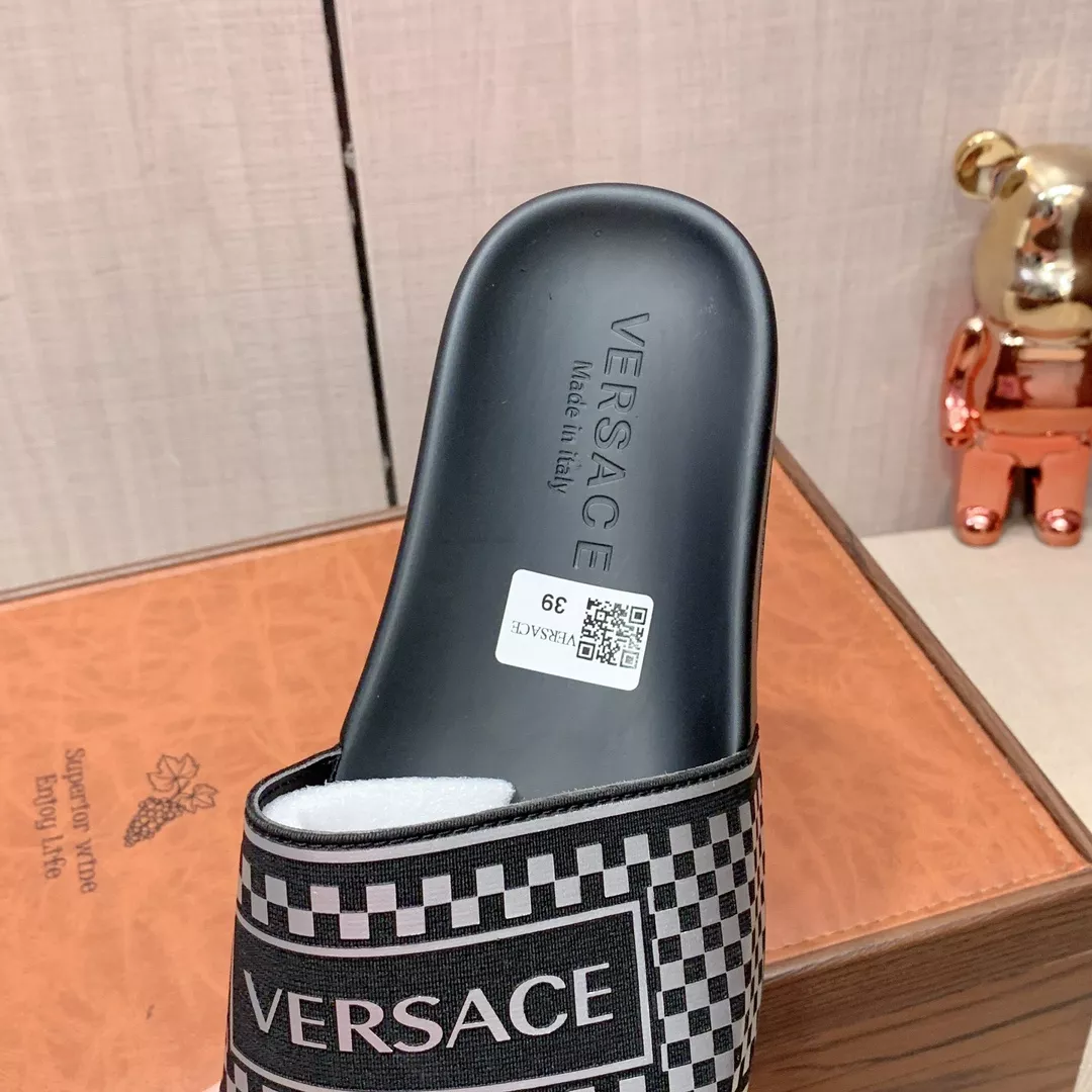 Versace Slippers For Men Fashionable 5376