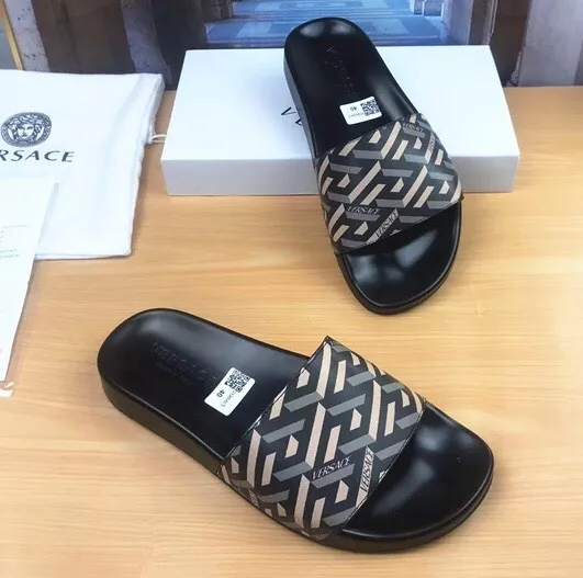 Versace Slippers For Men Minimalist 7718