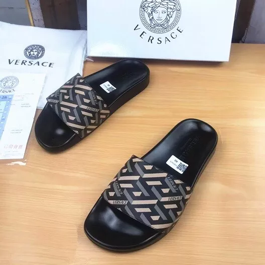 Versace Slippers For Men Minimalist 7718