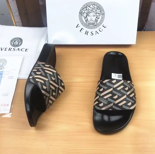 Versace Slippers For Men Minimalist 7718