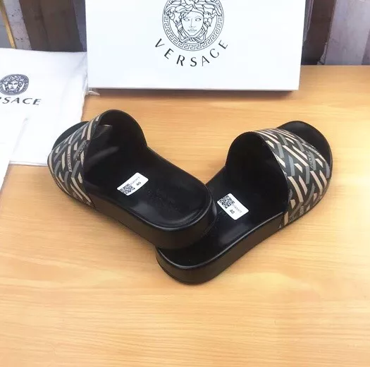Versace Slippers For Men Minimalist 7718